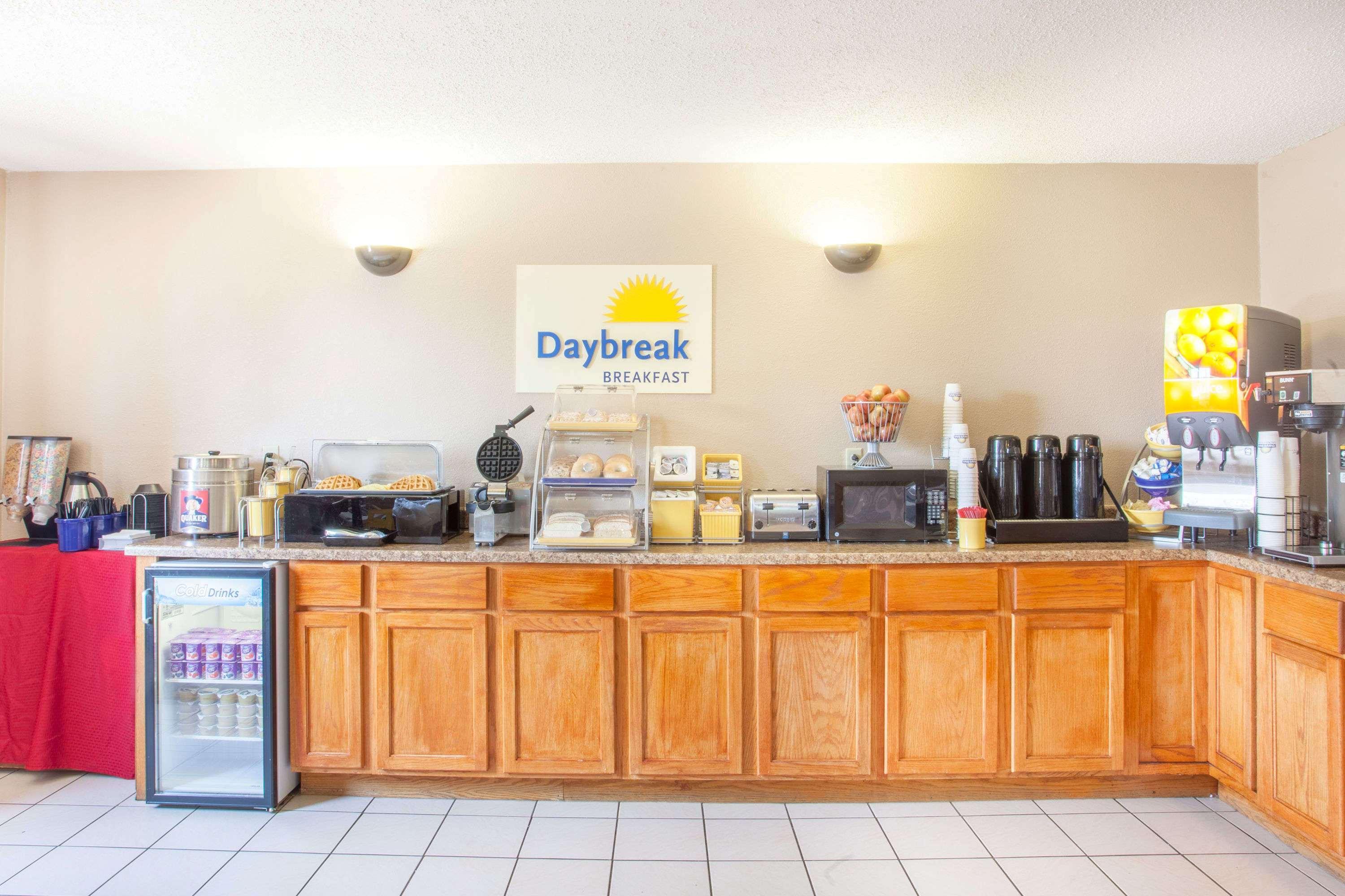 Days Inn By Wyndham Glasgow Esterno foto
